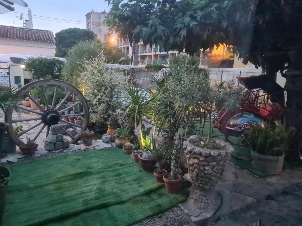 Site Paradis Rue Colibri Avignon Buitenkant foto